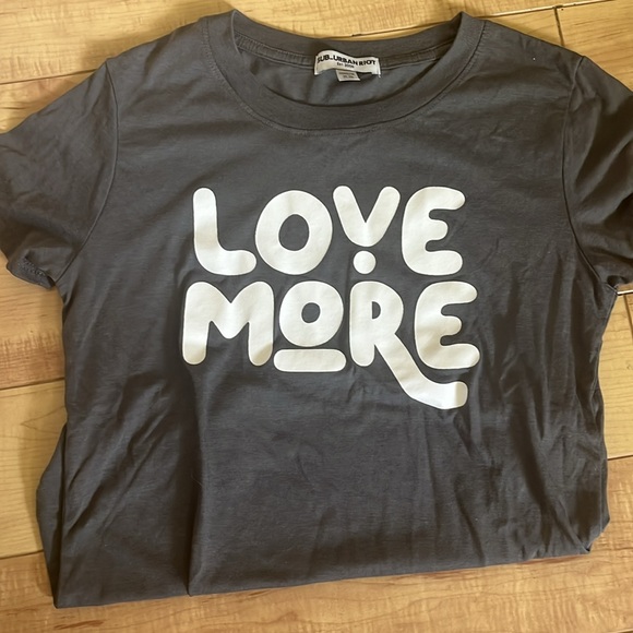 LOVE MORE TEE Sz xs - Picture 2 of 3